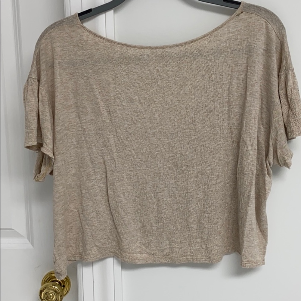 LF Emma & Sam V-Neck Box Cropped Top with Pocket - Picture 2 of 4